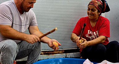 Mahalleliyi birleştiren imece geleneği; nar ekşisi