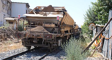 Malatya'da yük treninin çarptığı yaya öldü