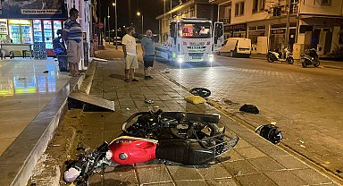 Manevra yapan otomobile çarpan, motosikletin sürücüsü öldü