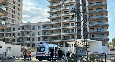 Manisa'da inşaat alanında yangın; 2 kişi dumandan etkilendi