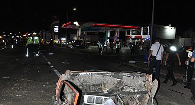 Manisa'da otomobil ile kamyonet çarpıştı: 5 ölü, 6 yaralı