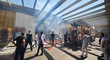 Mardin'de içecek deposunda yangın