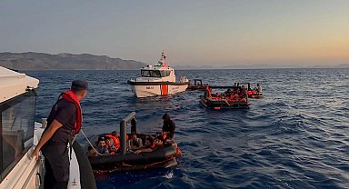 Marmaris'te Yunan unsurları tarafından geri itilen 74 kaçak göçmen kurtarıldı