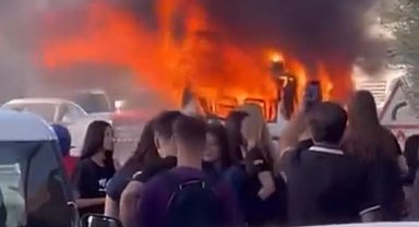 Mersin'de öğrenci servisi yandı