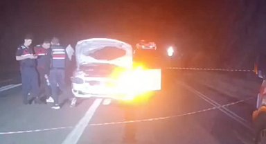 Mersin'de otomobil, kamyona çarptı: 1 ölü, 1 yaralı