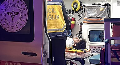 Minibüs ile çarpışan hafif ticari araç takla attı; 1 ölü, 5 yaralı