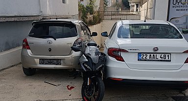 Motosiklet, otomobile çarpıp başka aracın üzerine düştü; 1 yaralı