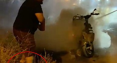 Motosikletteki yangına kırık bacağıyla müdahale etti; o anlar kamerada