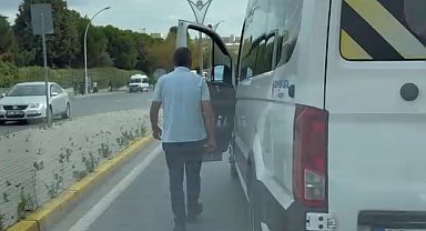 Okul servis şoförü, trafikte aracının önünü kestiği sürücüyü tehdit etti