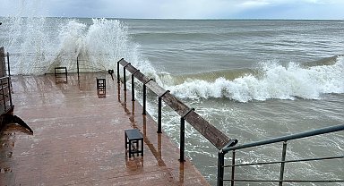 Ordu'da kuvvetli rüzgar; dalga boyu 5 metreye ulaştı