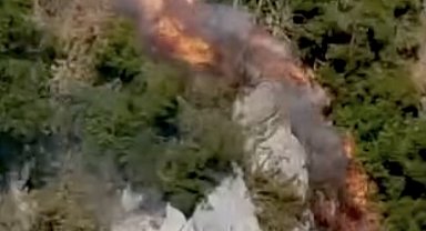 Orman işçileri, alevlerden son anda kurtuldu