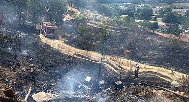 Ot yangınında alevlerin sıçradığı baraka ile 4 arı kovanı yandı
