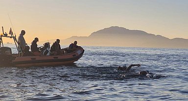 Otizmli ultra maraton yüzücüsü Tuna, Cebelitarık Boğazı'nı geçmek için yüzmeye başladı