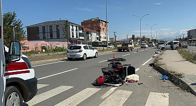 Otomobil, elektrikli motosiklete çarptı; anne öldü, kızı ağır yaralandı