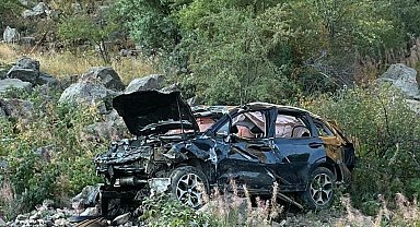 Otomobil uçuruma yuvarlandı: 1 ölü, 1 yaralı