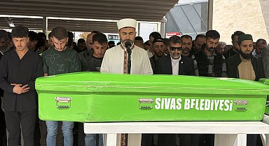 Otomobilde çakmak gazı kaynaklı patlamada ölen Emre, toprağa verildi