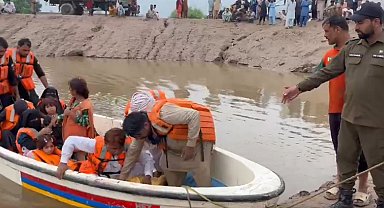 Pakistan'da muson yağmurları nedeniyle hayatını kaybedenlerin sayısı 905'e yükseldi
