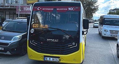 Park ettiği aracından indiği sırada yolcu minibüsü çarptı, ağır yaralandı