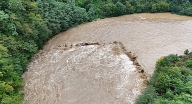Rize ve Artvin'de selin izleri siliniyor