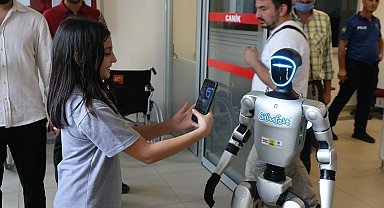 Robot Festman'a fahri kimlik belgesi