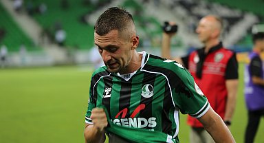 Sakaryaspor'da Caner Erkin ve Burak Altıparmak kadro dışı bırakıldı