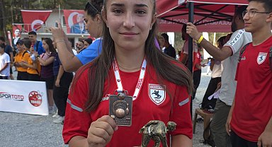 Samsunsporlu Yağmur Tosun, Türkiye rekoru kırdı