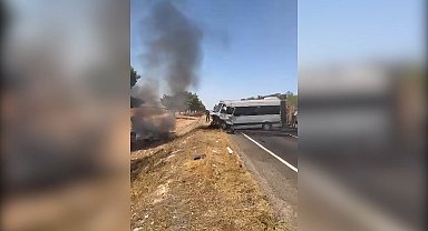 Şanlıurfa'da otomobil ile minibüs çarpıştı: 1 ölü, 14 yaralı