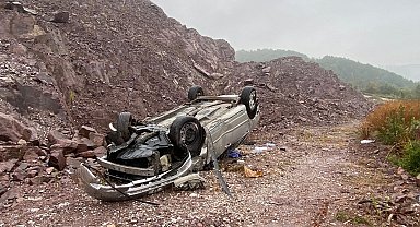 Şarampole devrilen otomobilin sürücüsü ağır yaralandı