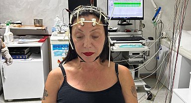 Şarkıcı Güllü'nün kızı: Roman havası eşliğinde oynarken düştü