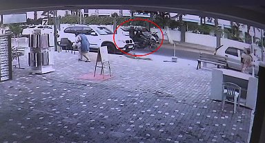 Silahlı saldırıda 1'i turist, 3 kişi yaralandı