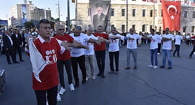 Sivas'ta 1058 kişilik meydan halayı