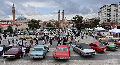 Sivas'ta klasik otomobil fuarı açıldı