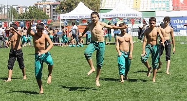 Sivas'ta Muhsin Yazıcıoğlu Karakucak Güreşleri'nin 3'üncüsü düzenlendi