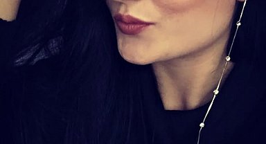 Takı dükkanının kadın sahibi ve 1 kişi iş yerinde ölü bulundu