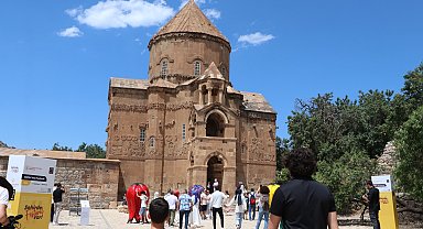 Tarihi Akdamar Kilisesi'nde 13'üncü ayin