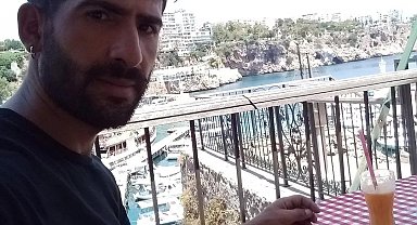 Tarlaya devrilen motosikletin sürücüsü öldü