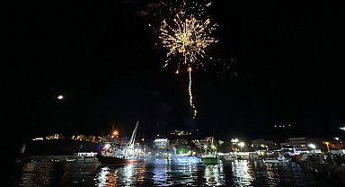 Tekirdağlı balıkçılar, havai fişek gösterileriyle denize açıldı