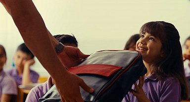 THY'nin uçak koltukları okul çantasına dönüştü; depremzede çocuklara dağıtıldı