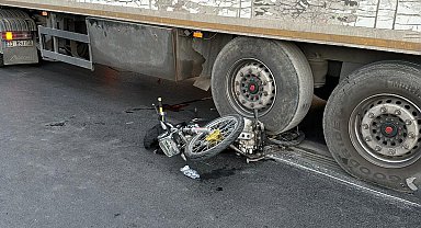 TIR ile motosiklet çarpıştı: 1 ölü, 1 yaralı