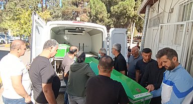 TIR'a çarpan otomobildeki 3 kardeşten 2'si öldü