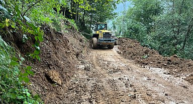 Trabzon'da sağanak; 4 ilçede toprak kayması oldu