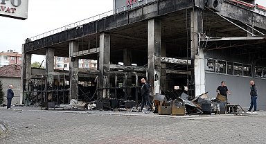 Trabzon'da yanan alışveriş merkezindeki zarar görüntülendi