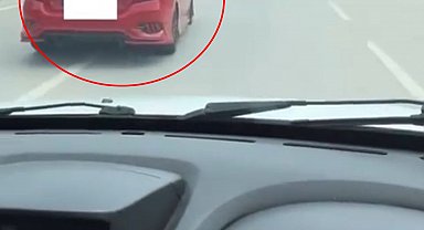 Trafikte makas atıp yarıştılar; o anlar kamerada