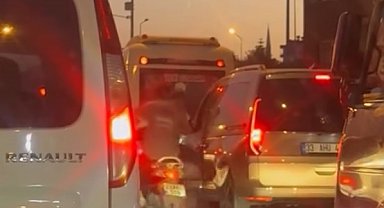 Trafikte sürücüyü darbeden motosikletli 2 kişi gözaltına alındı