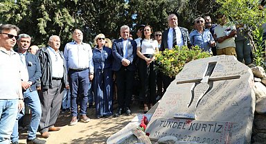 Tuncel Kurtiz, ölümünün 12'nci yıl dönümünde mezarı başında anıldı