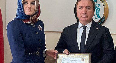 Vali Aydoğdu'dan, öğrencisi için burs isteyen öğretmene başarı belgesi