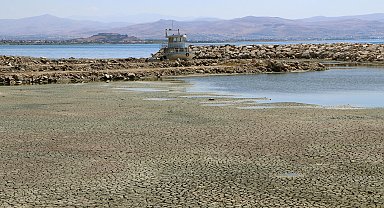 Van Gölü, yüzey kotunun en düşük olduğu 1963 yılının seviyesine yaklaştı