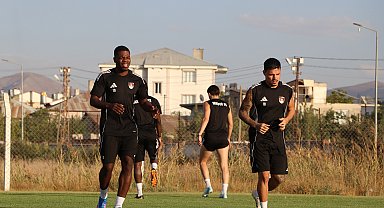 Van Spor FK Teknik Direktörü Hakan Kutlu: İyiyiz ve giderek üstüne koyuyoruz