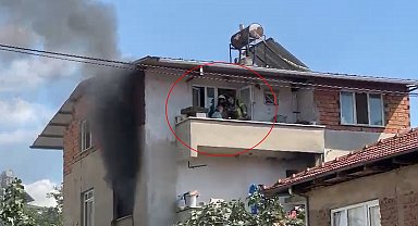 Yangında mahsur kalan kadını, itfaiye ekipleri kurtardı