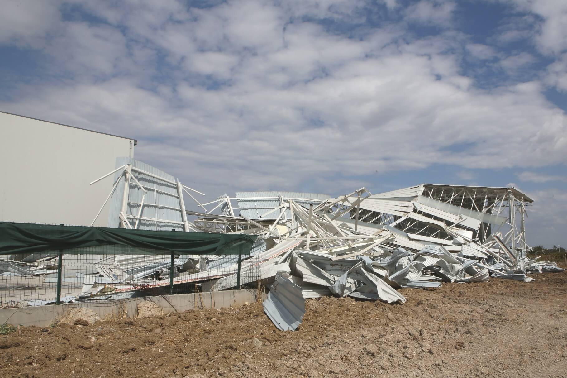 Yaylacık’ta kaçak iş yeri yıkıldı